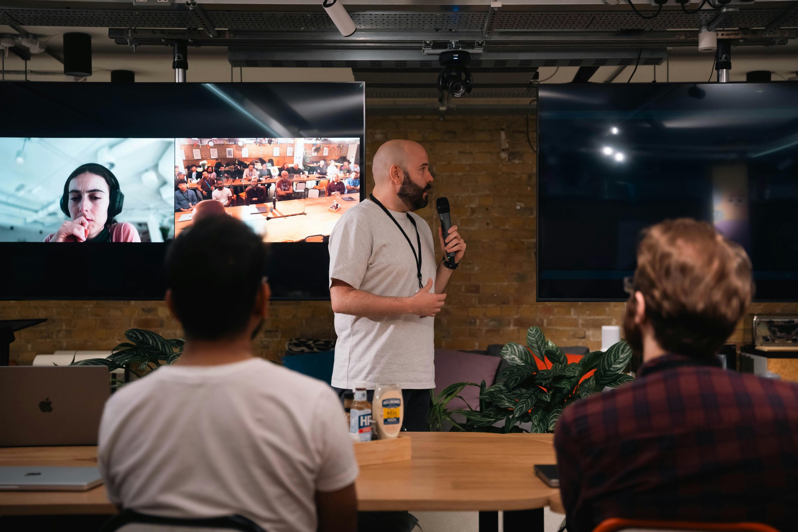 The Future of Events: A Deep Dive into Hybrid Experiences